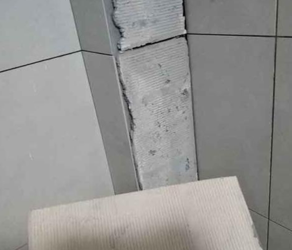 弓长岭瓷砖空鼓维修公司分享下厨房瓷砖脱落的补救措施。